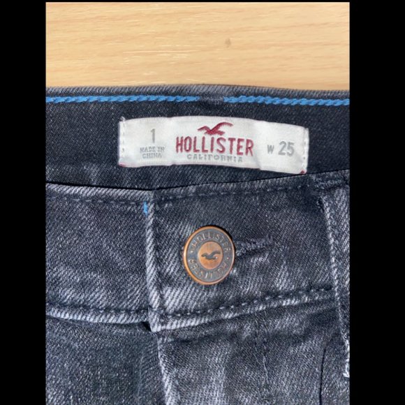 Black Hollister denim shorts size 1 with w25 - Picture 2 of 3